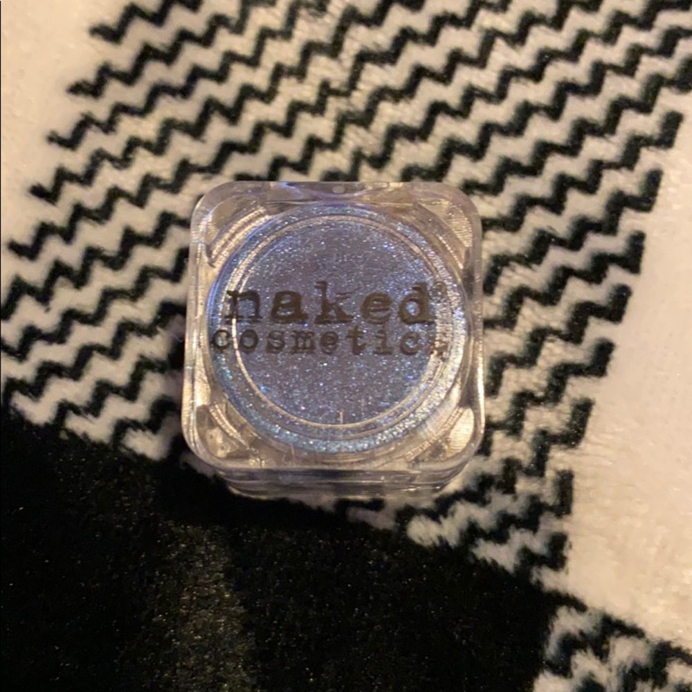 Naked cosmetics loose pigment
